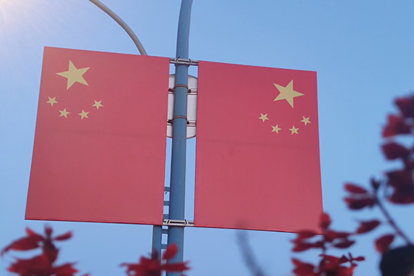祖國75載風華，沈陽公墓行業致敬無私奉獻的英烈們，龍生墓園全體員工在平凡崗位上為強國建設和民族復興偉業作出更多貢獻！