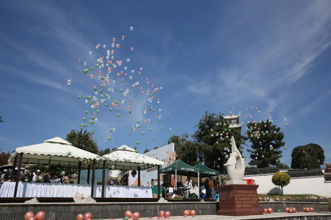 在沈陽墓地，如果我想要預訂墓地、安排骨灰安放或進行安葬，應該如何操作？